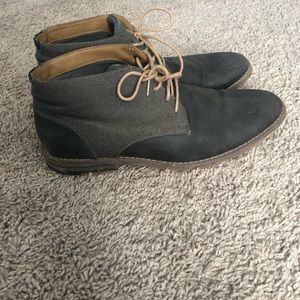 Chukka boots